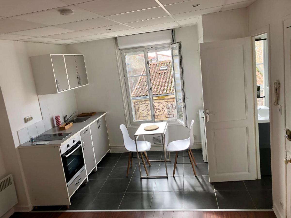 Le Printemps De Melusine Apartman Niort Kültér fotó